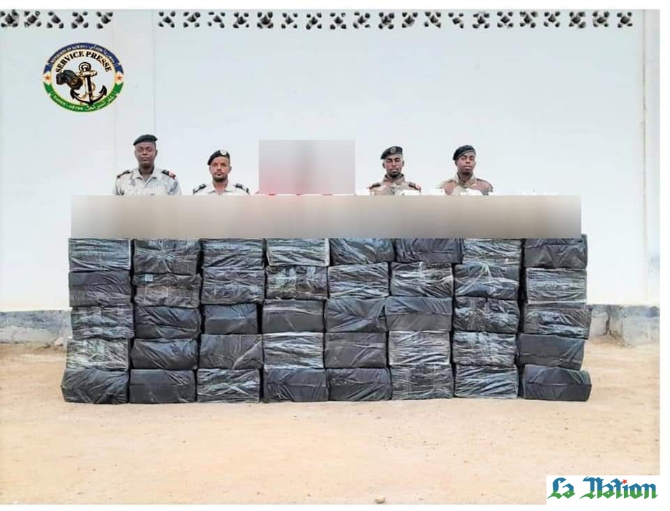 Gardes côtes Saisi d'une importante marchandise de contrebande