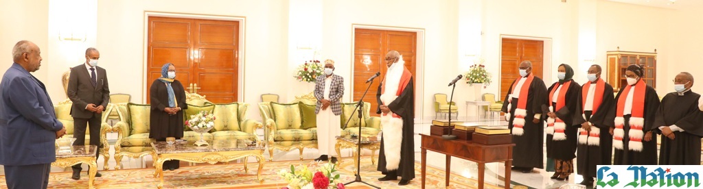 Les nouveaux membres du Conseil Constitutionnel prêtent serment devant le Président de la République