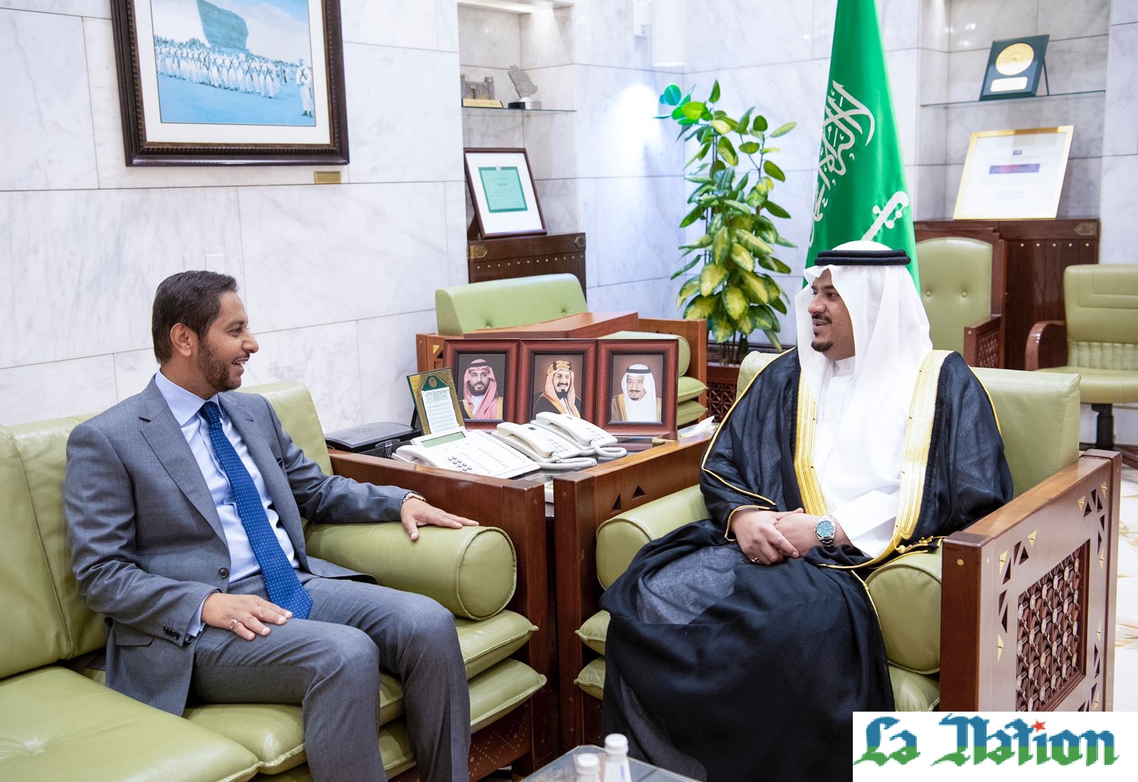 Entrevue entre : l’ambassadeur Dya-Eddine Bamakhrama et le prince Mohamad bin Abdulrahman Al-Saoud