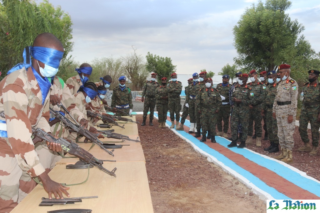 Présentation au drapeau des recrues de la FETTA-A 2021 - Ministère des  Armées