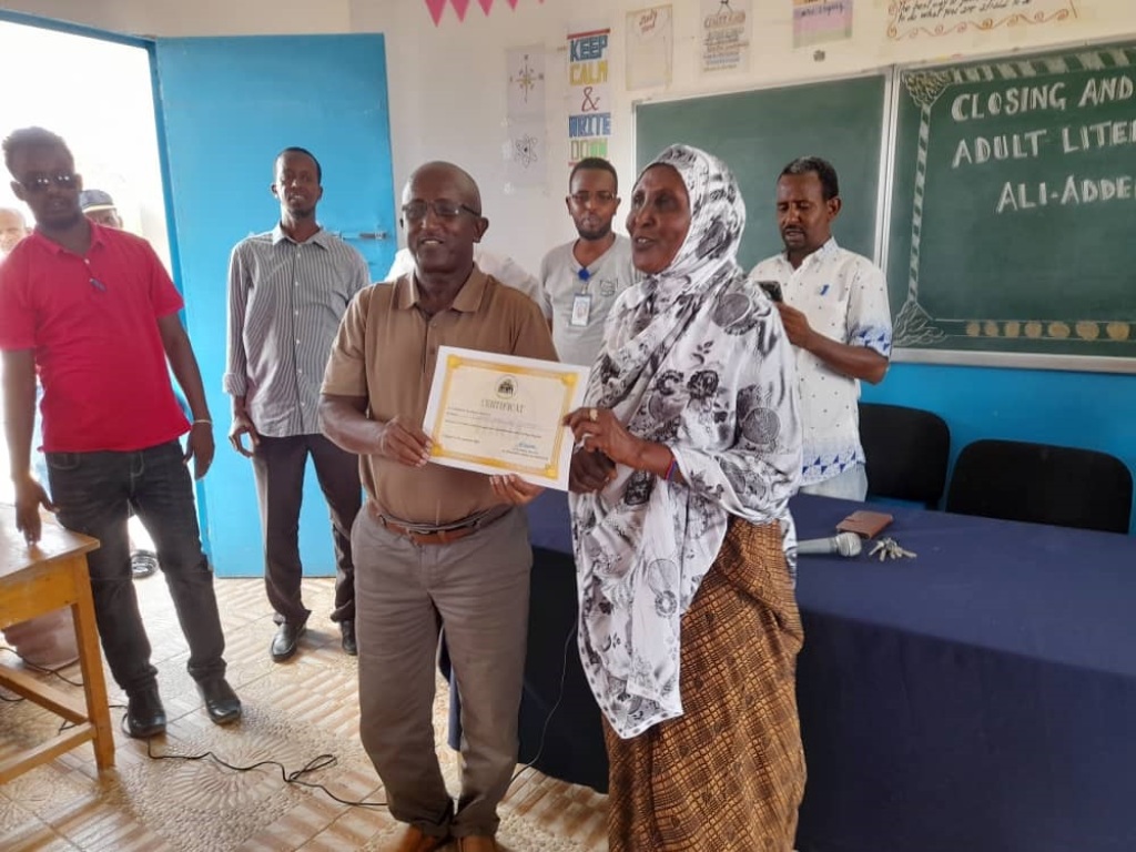 Cérémonie de clôture du programme d’alphabétisation des adultes au lycée du camp des réfugiés d’Ali-Addé