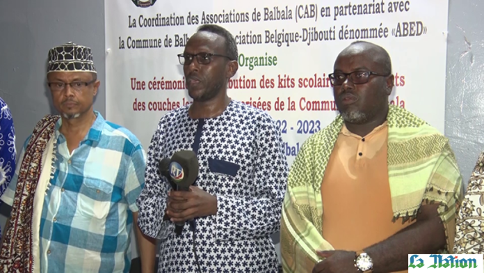 Des kits scolaires offerts à plus de trois cent enfants défavorisés (1)