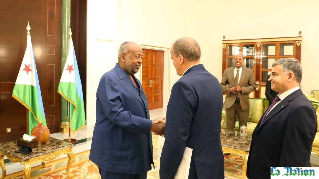 LE CHEF DE L’ÉTAT REÇOIT UN ÉMISSAIRE DU PRÉSIDENT ALGÉRIEN ABDELMADJID TEBBOUNE