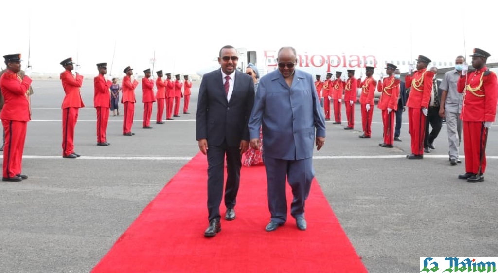 Le Président et Mme Guelleh accueillent le Premier Ministre Abiy Ahmed et son épouse à l’aéroport International d’Ambouli