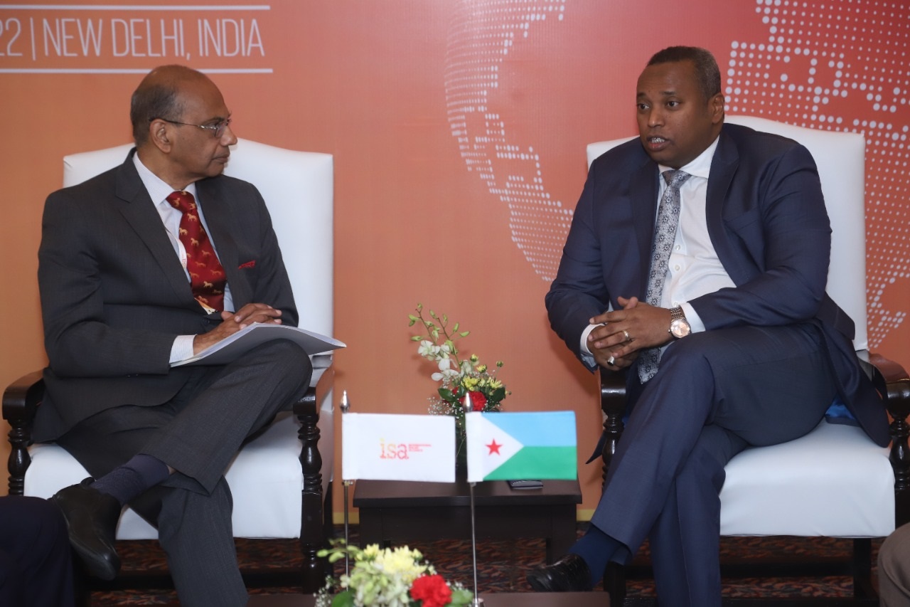 Entretien bilatéral fructueux à New Delhi (Inde) entre le Ministre de l’Energie, chargé des Ressources Naturelles, M. Yonis Ali Guedi et le Directeur Général de l’Alliance Solaire Internationale (ISA)