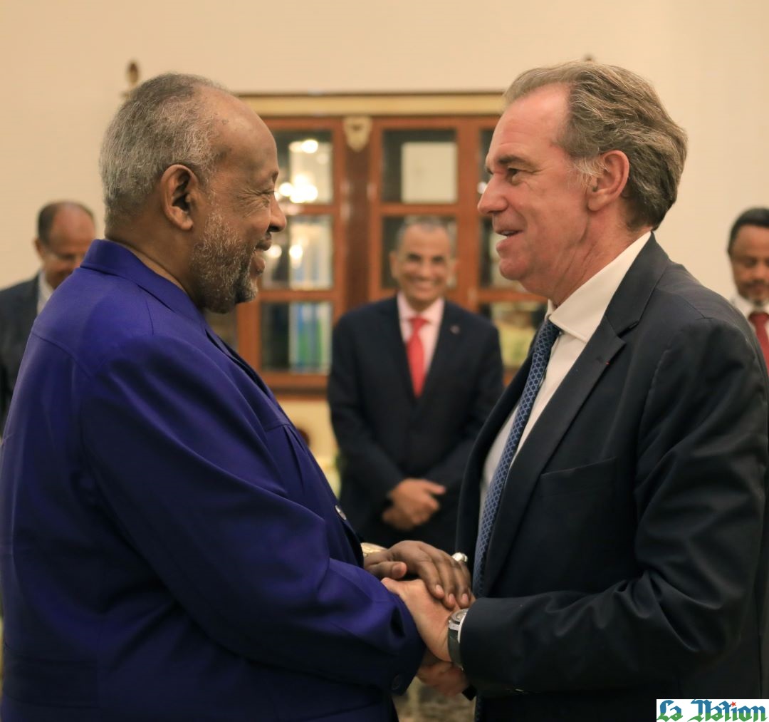 Le Chef de l’Etat reçoit une délégation française de haut niveau conduite par le Président de la Région Province Alpes-Côte d’Azur