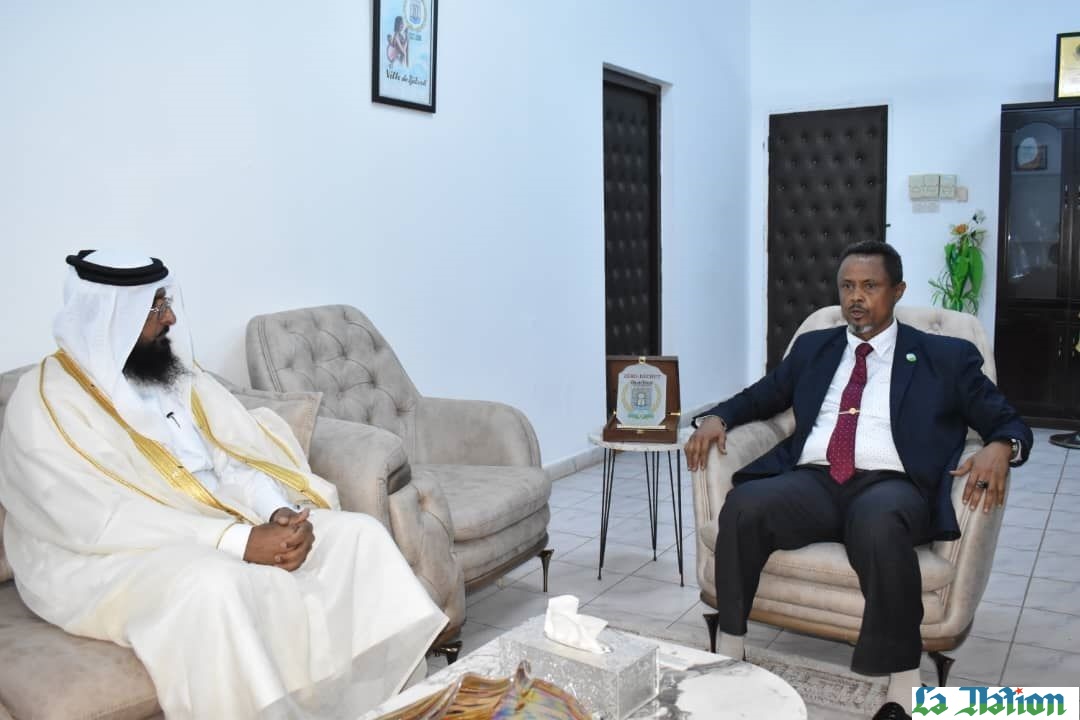 Le Maire de la ville de Djibouti reçoit le Chargé d’Affaires de l’Ambassade du Qatar à Djibouti