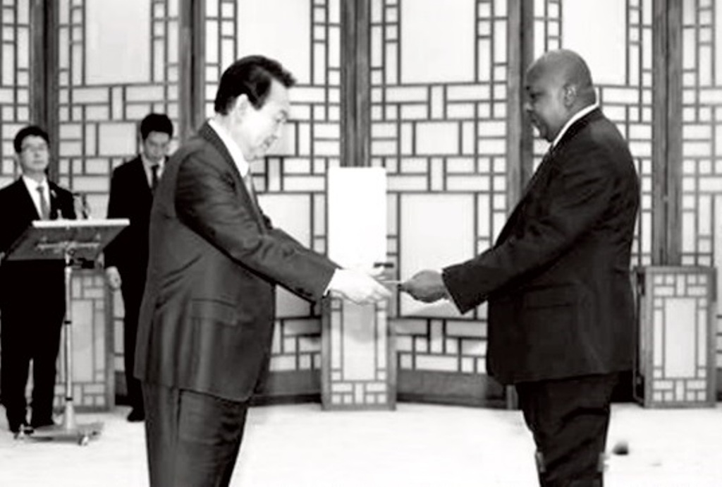 L’ambassadeur Bileh présente ses lettres de créances au président de la République de Corée