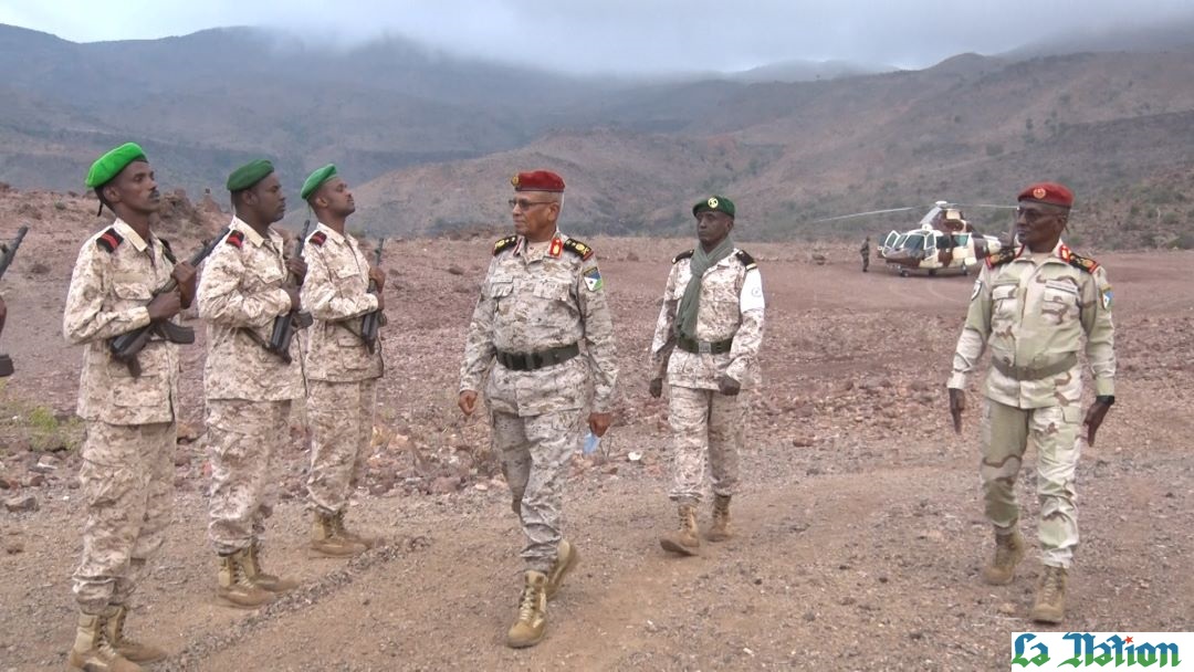 Le CEMGA visite le poste avancé de Medeho