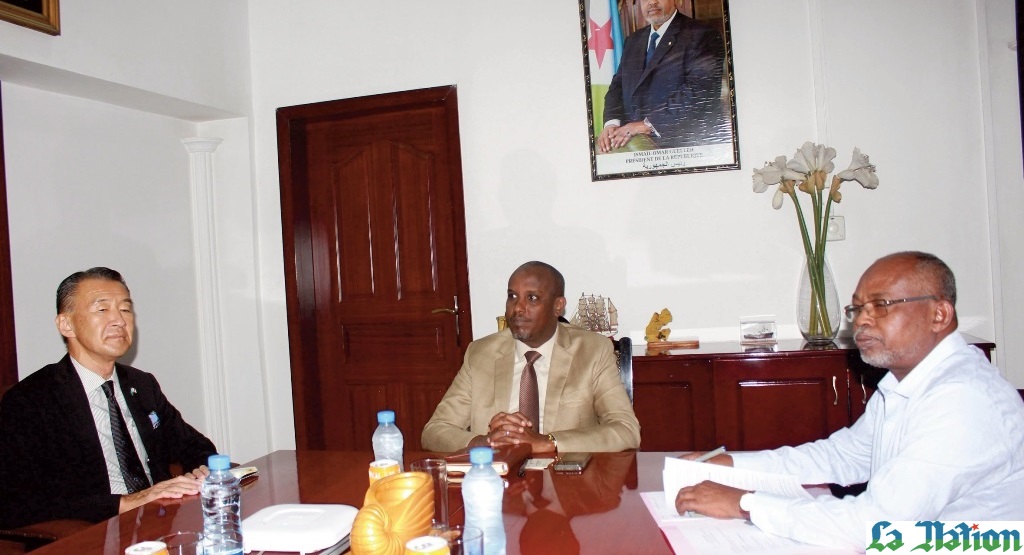 Le Ministre de la Communication chargé des postes et des Télécommunications reçoit une délégation de chefs d’entreprises japonais