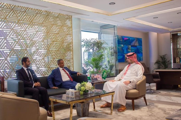 L’édile de la capitale reçu par le prince Fayçal ben Abdelaziz ben Ayyaf, Maire de la capitale de Riyad (2)