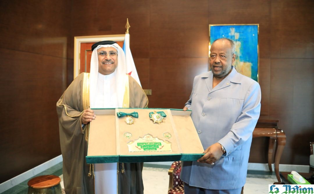Le Président Guelleh décoré de la plus haute distinction décernée par le Parlement de la Ligue des Etats arabes