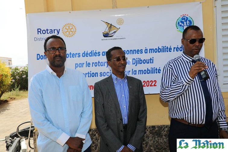 Le  Rotay club remet un don de scooters électriques à l’ANPH