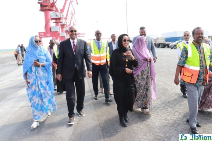 Ilham Omar en immersion dans les infrastructures portuaires et dans la DIFTZ, à PK 23 (1)