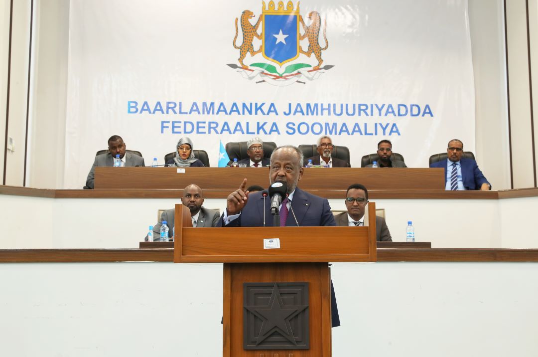 « LE PARLEMENT SOMALIEN A VOCATION NATURELLE À INCARNER UN RÔLE MOTEUR DANS LE PROCESSUS ACTUEL VISANT À METTRE HORS D’ÉTAT DE NUIRE LES TERRORISTES D’AL SHABAB », AFFIRME LE PRÉSIDENT GUELLEH