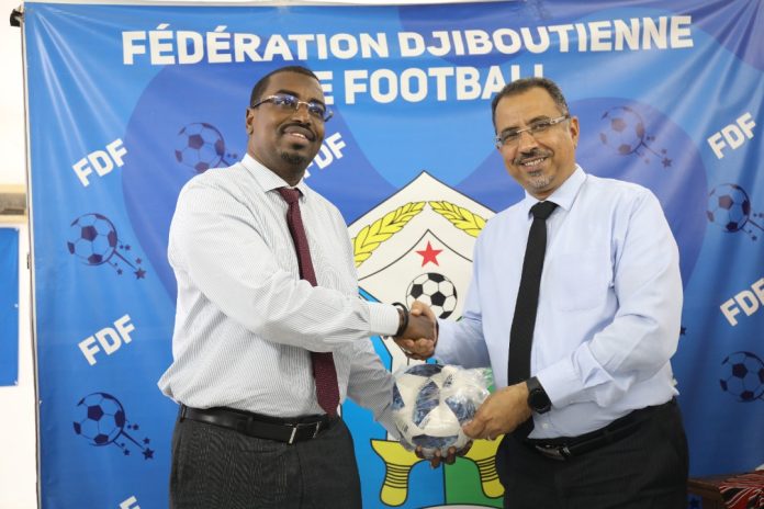 La FDF offre des ballons au MENFOP (1)