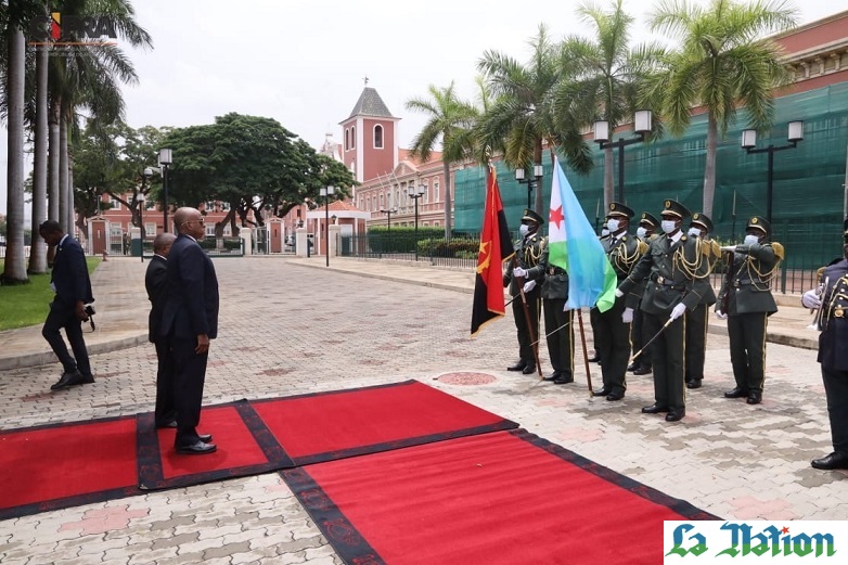 L’ambassadeur Abdi Mahamoud Eybe remet ses lettres de créances au Président de la République d’Angola