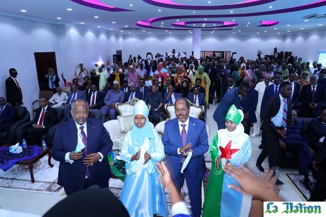 LE PRÉSIDENT DE LA RÉPUBLIQUE REGAGNE LE PAYS À L’ISSUE D’UNE VISITE OFFICIELLE DE 48 HEURES À MOGADISCIO