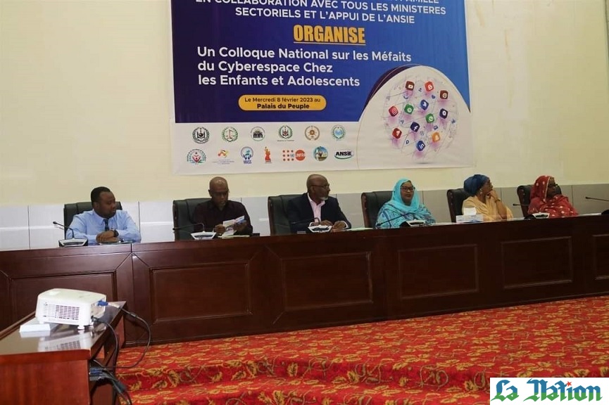 Colloque national sur les méfaits du cyberespace chez les enfants et adolescents