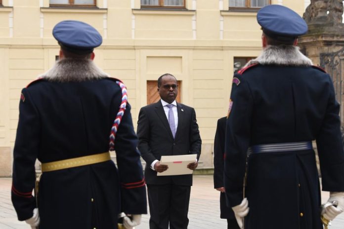 L’ambassadeur Yacin Houssein Doualeh remet ses lettres de créances au chef de l’Etat tchèque (2)