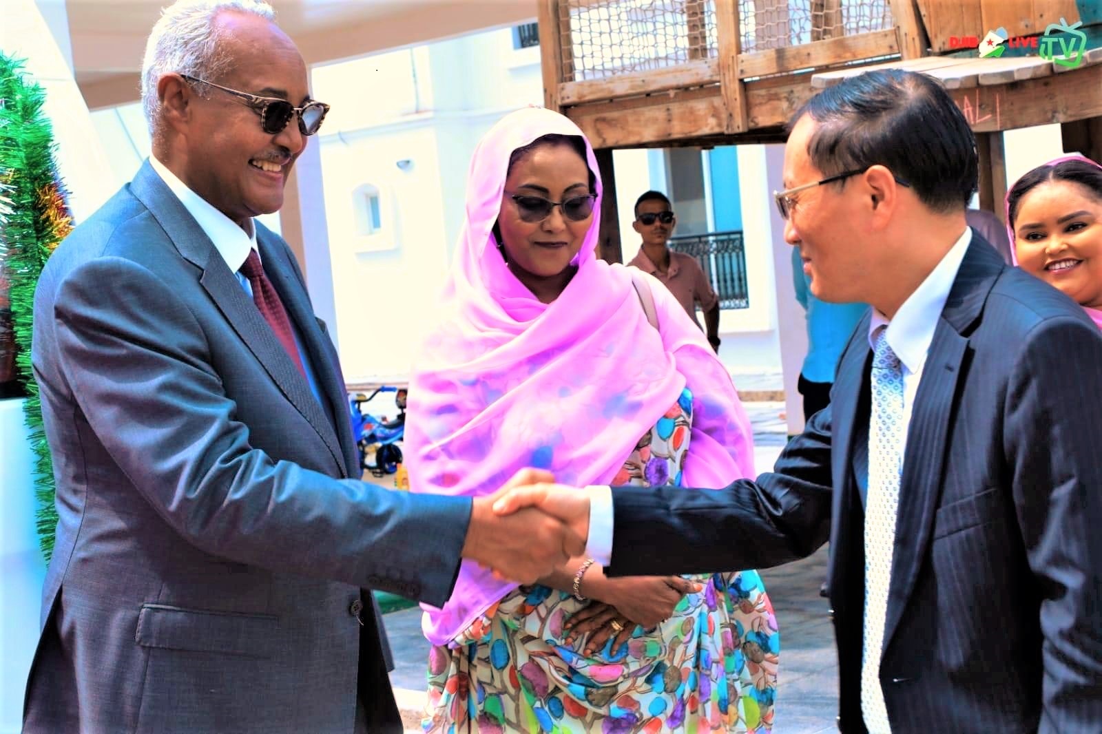 China Merchants Group/APZFD : Don d’un minibus et des jouets pour améliorer l’épanouissement des enfants de la pouponnière Daryel