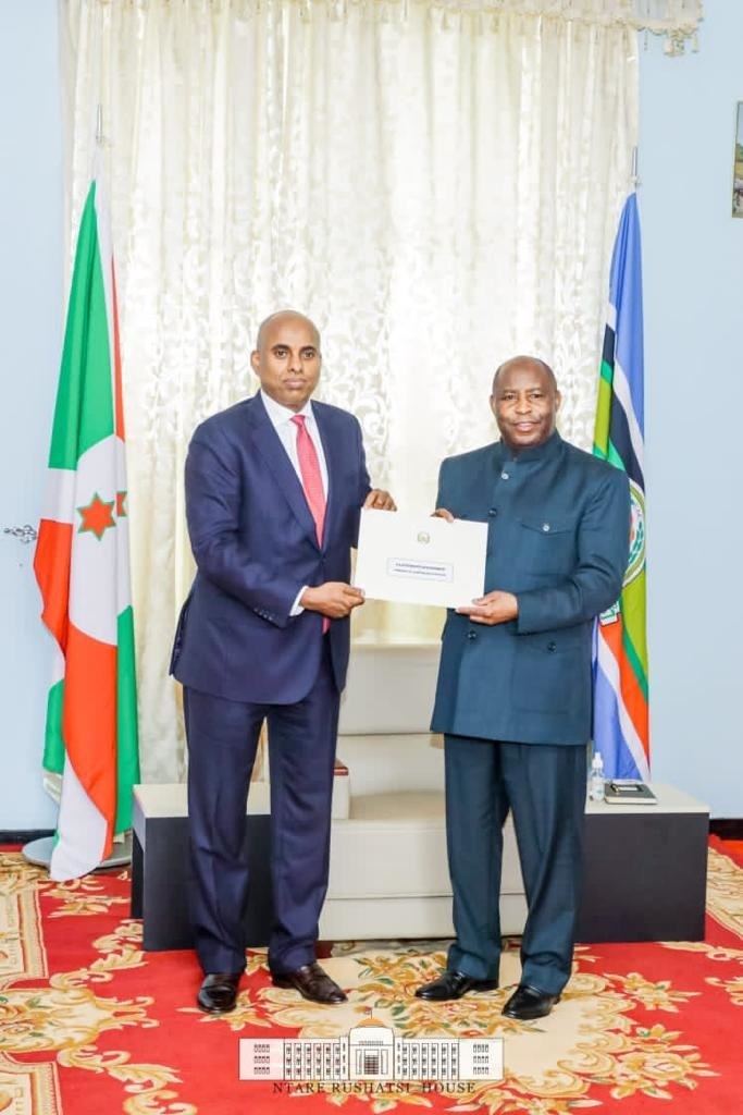 L’Ambassadeur Abdi Mahamoud Eybe remet ses lettres de créance au Président burundais