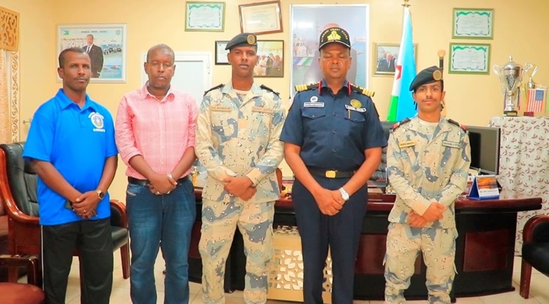 Félicitations du Colonel Bogoreh au Caporal Bourhan Abdourazack Abdallah pour son succès au Championnat Régional de Tennis de Table