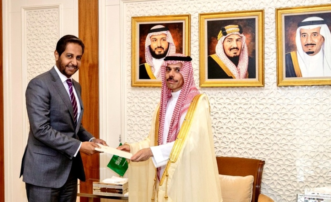 L'AMBASSADEUR DYA EDDINE BAMAKRAMA TRANSMET UN MESSAGE ÉCRIT DU CHEF DE L'ETAT À SON ALTESSE LE PRINCE HÉRITIER ET PREMIER MINISTRE DU ROYAUME SAOUDIEN