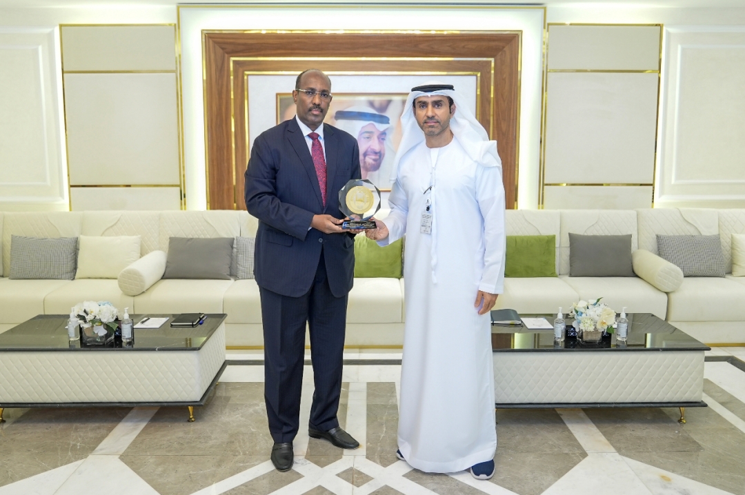 L’ambassadeur Moussa Mohamed Ahmed reçu par le directeur général du centre d’études et de recherches stratégiques des Emirats