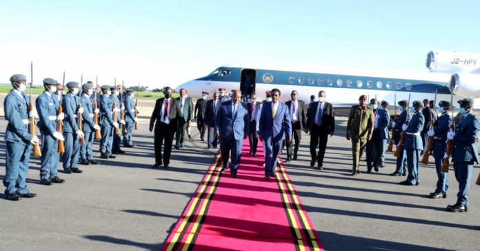 Le Président Guelleh à Kampala pour prendre part au sommet des Pays contributeurs de l’ATMIS (1)