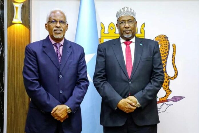 Le nouvel ambassadeur de la République de Djibouti en Somalie reçu par le président du parlement somalien