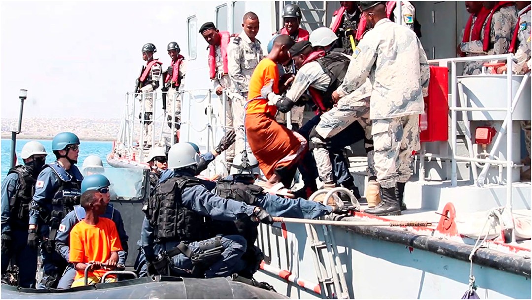 Les Garde-côtes djiboutienne et japonaise renforcent leur coopération dans la lutte contre la piraterie maritime
