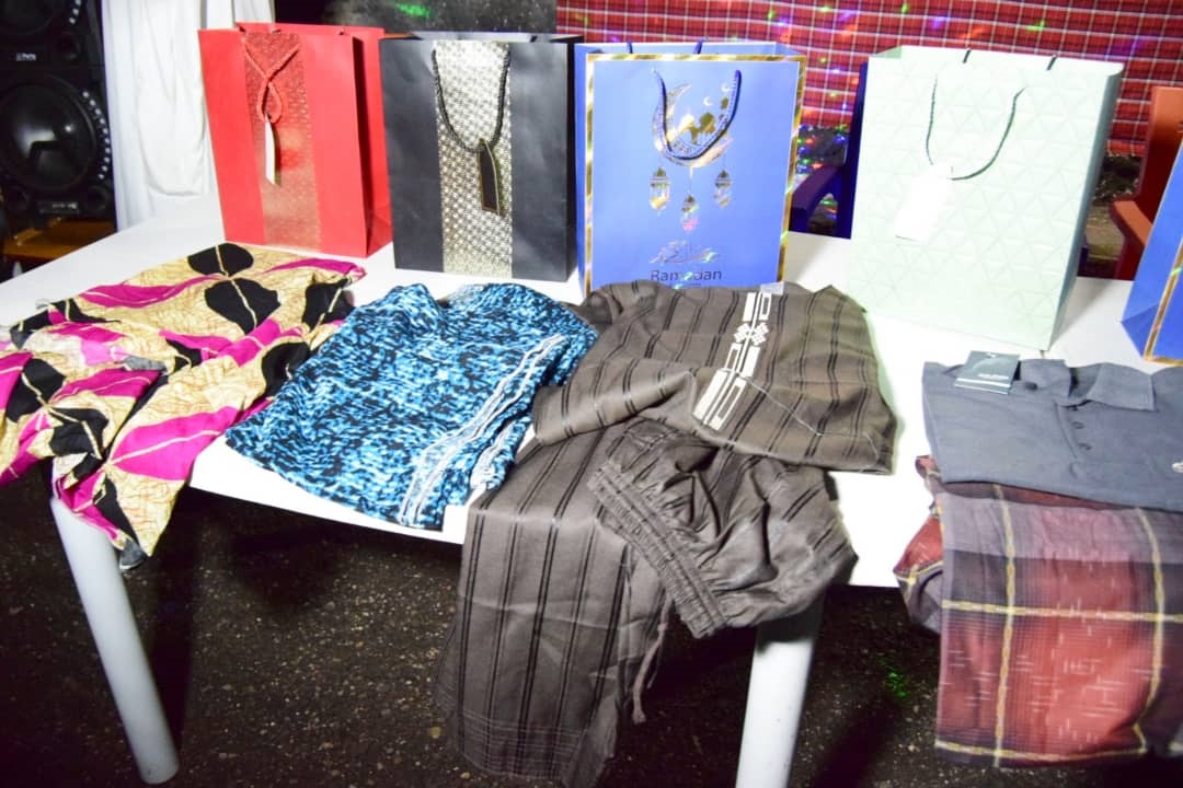 Aid El Fitr 2023 ; Mouloud distribue des vêtements aux orphelins et aux personnes à besoins spéciaux