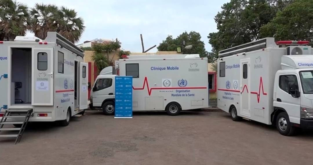 Réception d'un don de six ambulances pour renforcer le système de santé