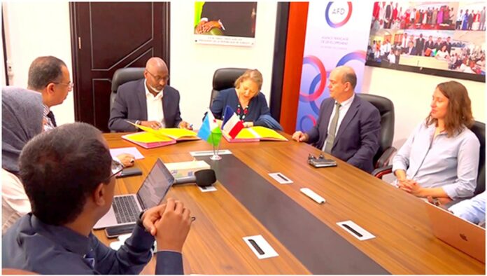 Signature d'une convention entre la France et Djibouti pour le financement des classes