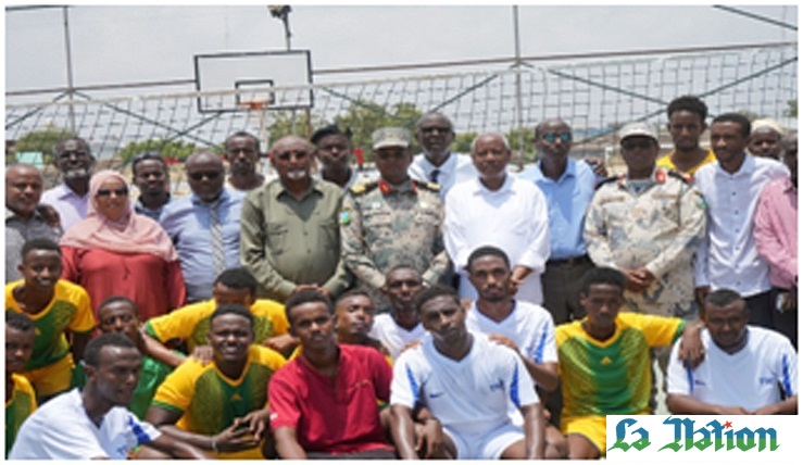 Le secrétaire d’Etat chargé des sports inaugure un nouveau terrain omnisport à Balbala
