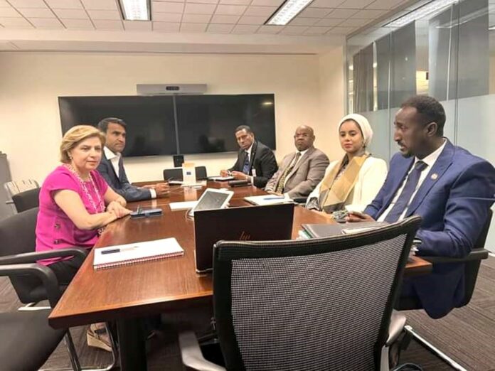 A Washington, la ministre Ouloufa Ismail Abdo s’entretient avec les responsables internationaux de la Banque Mondiale spécialisés dans le domaine de la protection sociale (2)