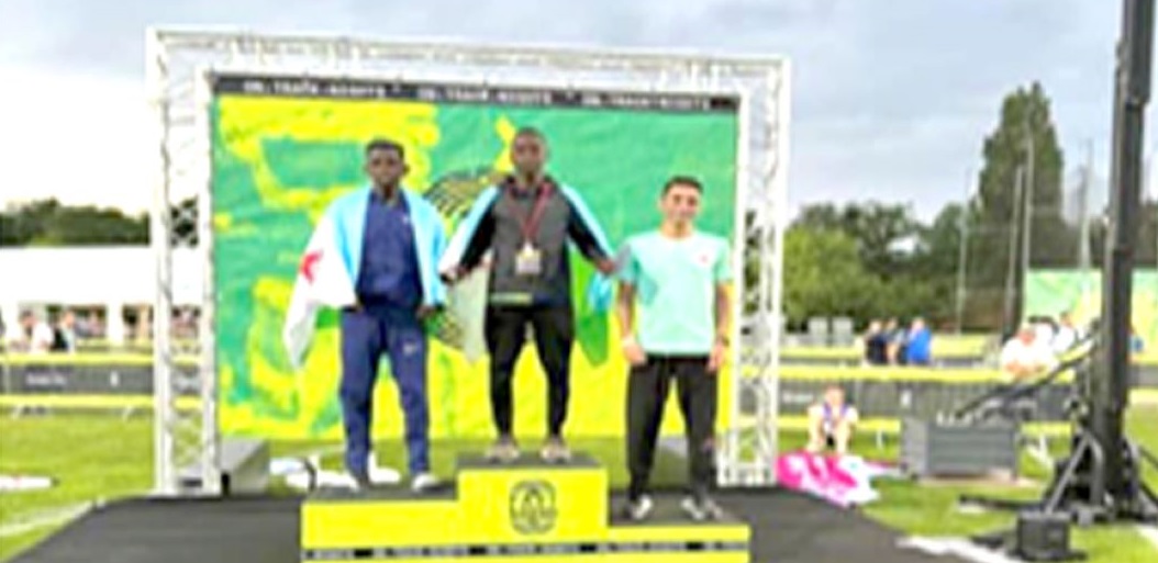 Des athlètes djiboutiens sur le podium du "FAST 5000 2023" de Montesson, à Paris