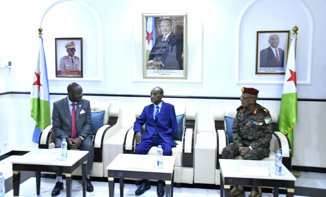 Le ministre de la Défense et le CEMGA reçoivent en visite de courtoisie le nouveau directeur de l'EASF