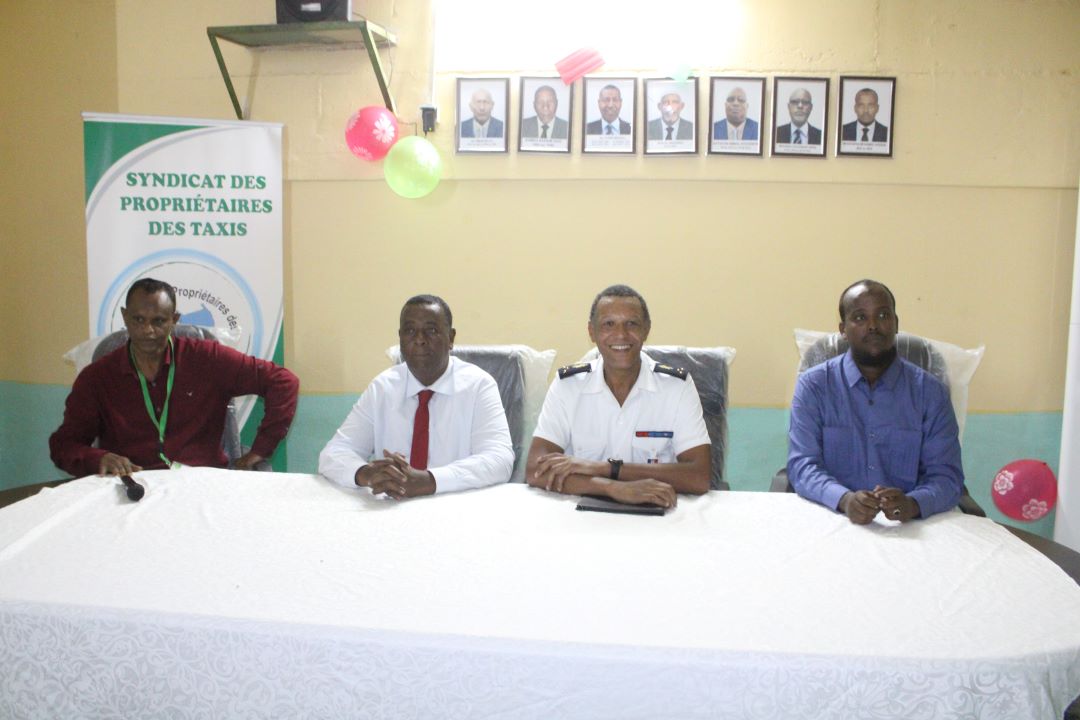 Le syndicat des propriétaires des taxis reçoit un don de matériels octroyé par les FFDJ