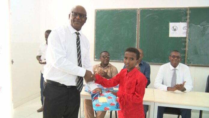 Remise des prix aux lauréats des grands Concours du MENFOP (3)