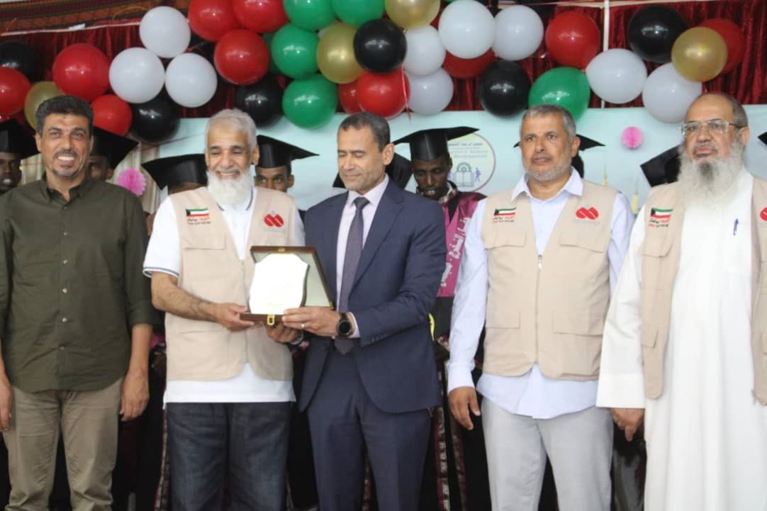 Cérémonie de remise des diplômes aux étudiants du lycée industriel et de l'Enseignement général du complexe Al-Rahma