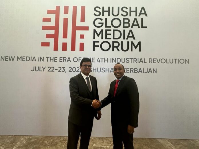 En marge de sa participation au Forum mondial des médias, le directeur de l’ADI s'entretient avec Abed Rabbo Al Yami, à la tête de l'UNA
