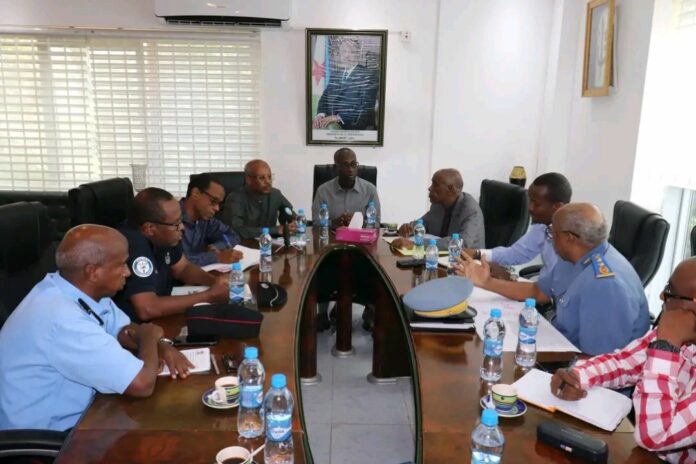 Le ministre de l'Intérieur préside une réunion de travail consacrée à la sécurité routière