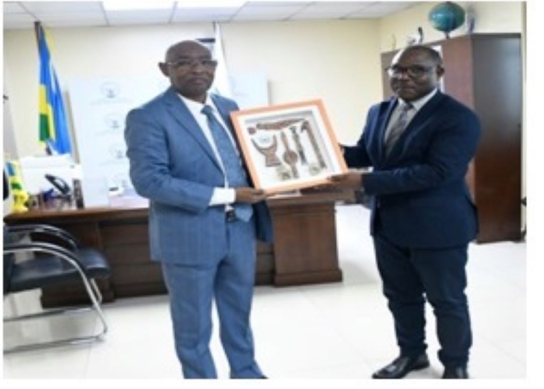 Visite de travail à Kigali du ministre délégué chargé de la Décentralisation