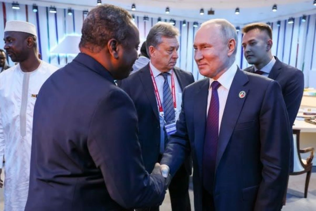 À l'issue du sommet Russie-Afrique, le ministre Yonis Ali Guedi a été reçu par le Président Vladimir Poutine
