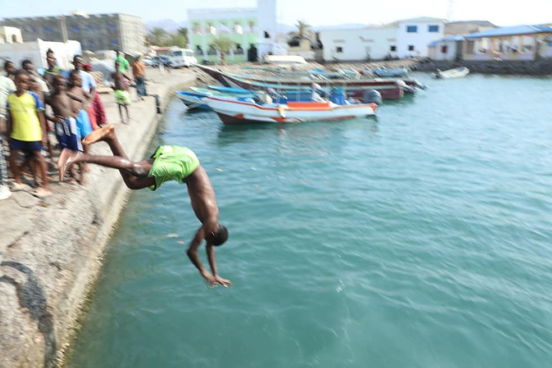 Compétition de plongeon acrobatique artistique à Tadjourah