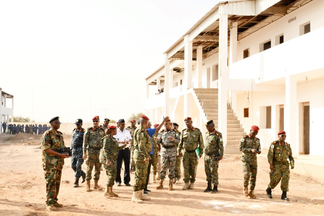 FAD : Visite d’inspection du CEMGA à la caserne de la compagnie commando-para, en cours de rénovation