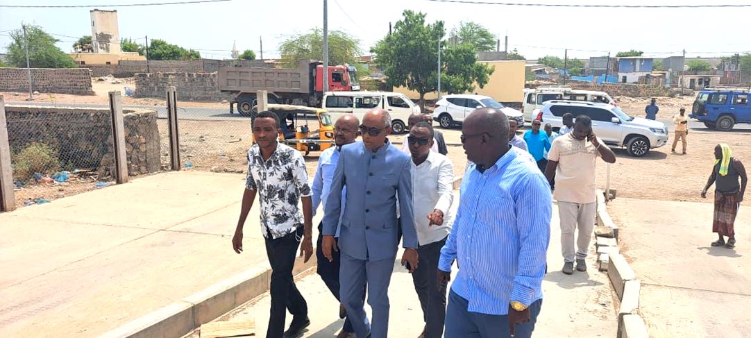 Le ministre de la décentralisation inspecte les différents points de collecte des déchets ménagers de la ville