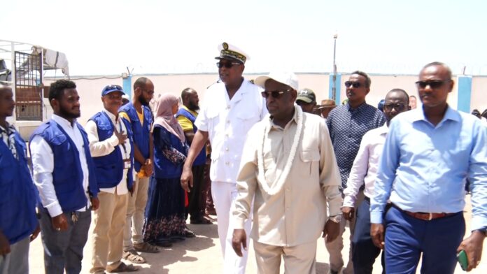 Migration le Premier ministre à Obock pour constater de visu le travail accompli par l’OIM sur le terrain (3)